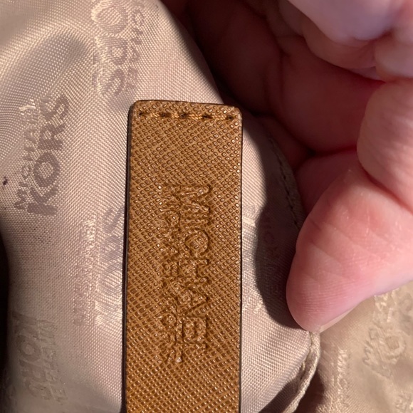 ⭐️MICHAEL KORS SIGNATURE JET SET TOTE BAG⭐️ - Picture 8 of 9